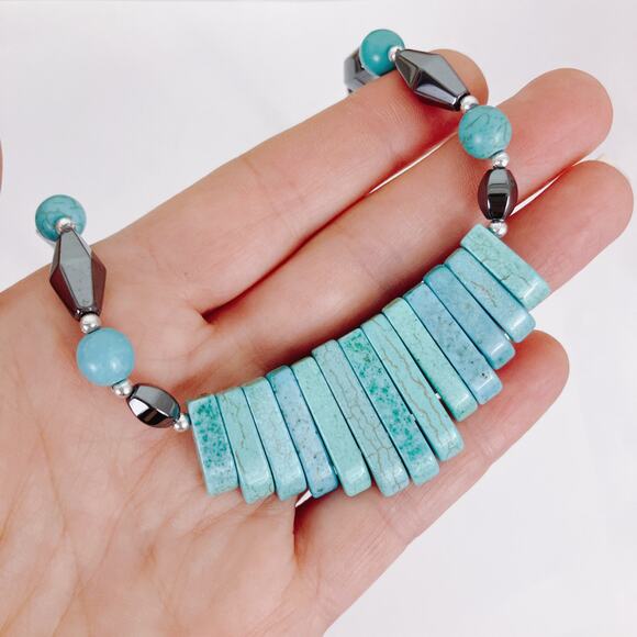 VTG Turquoise-Hued Howlite Gemstone Hematite Necklace 18" Barrel Clasp Jewelry - Picture 2 of 8